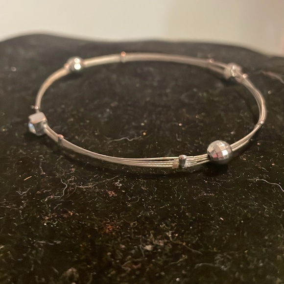 8” Minimalist silver tone stretch bracelet w/2 beads & 2 bezel set crystals - Picture 6 of 13